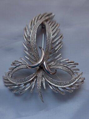 Coro Textured Feather Cluster Brooch